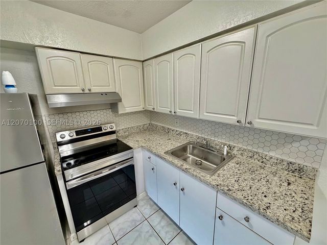 1821 N 17th Ct 24, Hollywood, FL 33020