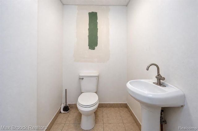 13940 Gratiot Avenue, Detroit, MI 48205