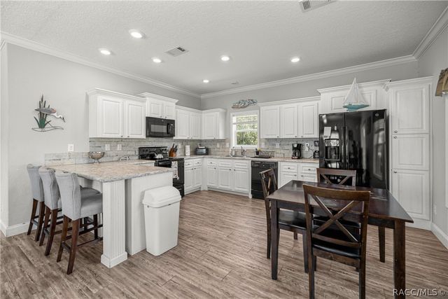 3725 N Suwanee Point, Crystal River, FL 34428