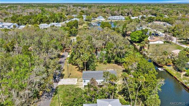 3725 N Suwanee Point, Crystal River, FL 34428