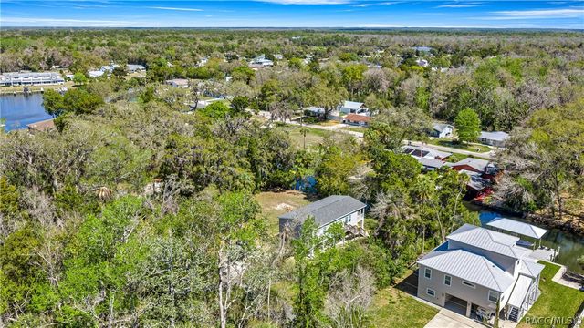3725 N Suwanee Point, Crystal River, FL 34428