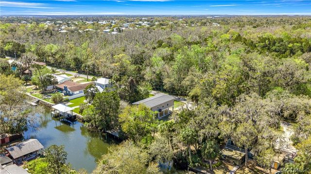 3725 N Suwanee Point, Crystal River, FL 34428