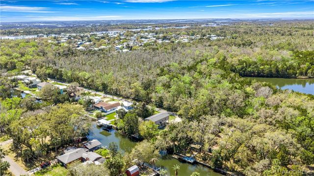 3725 N Suwanee Point, Crystal River, FL 34428