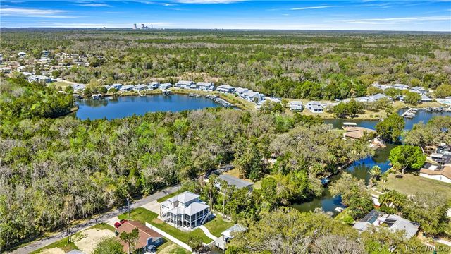 3725 N Suwanee Point, Crystal River, FL 34428