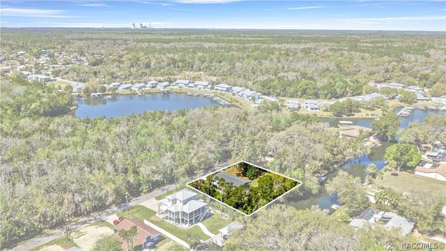 3725 N Suwanee Point, Crystal River, FL 34428