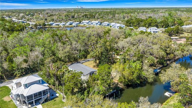 3725 N Suwanee Point, Crystal River, FL 34428