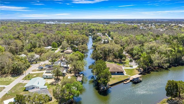 3725 N Suwanee Point, Crystal River, FL 34428