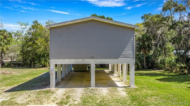 3725 N Suwanee Point, Crystal River, FL 34428
