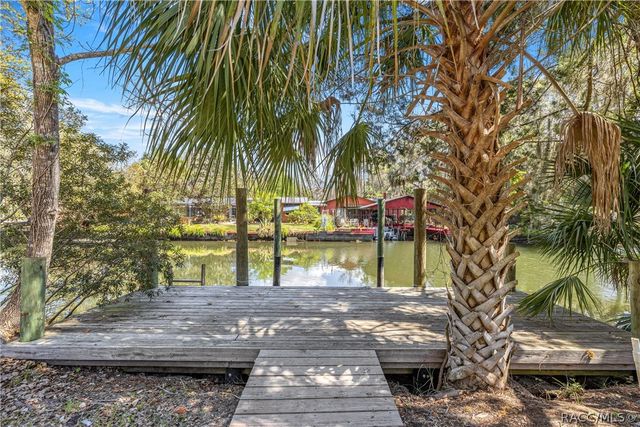 3725 N Suwanee Point, Crystal River, FL 34428