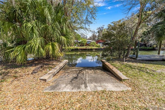 3725 N Suwanee Point, Crystal River, FL 34428