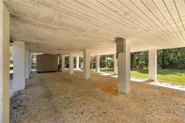 3725 N Suwanee Point, Crystal River, FL 34428