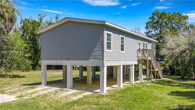 3725 N Suwanee Point, Crystal River, FL 34428