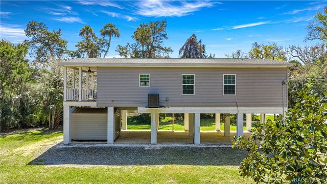 3725 N Suwanee Point, Crystal River, FL 34428