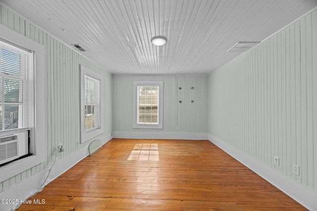 502 Hodges Street, Oriental, NC 28571