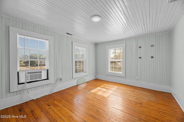 502 Hodges Street, Oriental, NC 28571