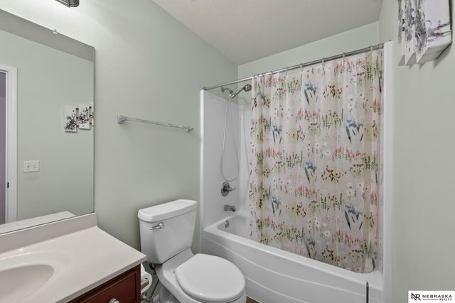 7510 N 76th Avenue, Omaha, NE 68122