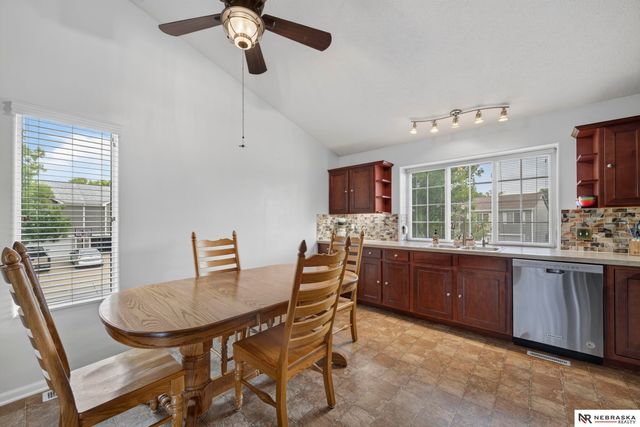 7510 N 76th Avenue, Omaha, NE 68122