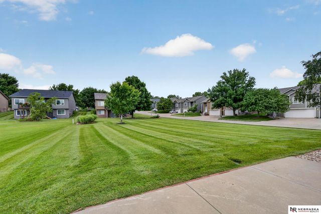 7510 N 76th Avenue, Omaha, NE 68122