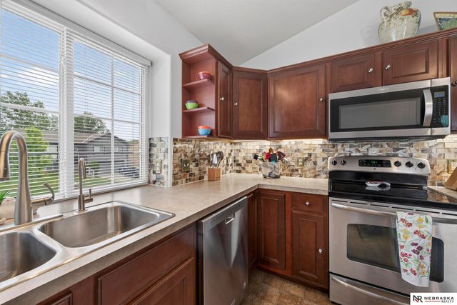 7510 N 76th Avenue, Omaha, NE 68122