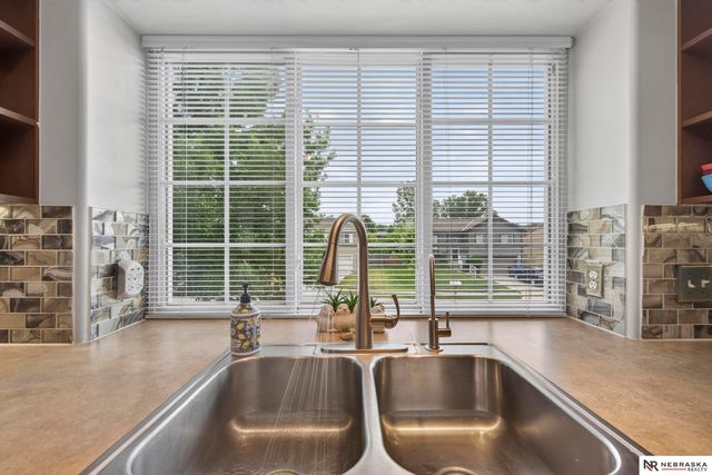 7510 N 76th Avenue, Omaha, NE 68122