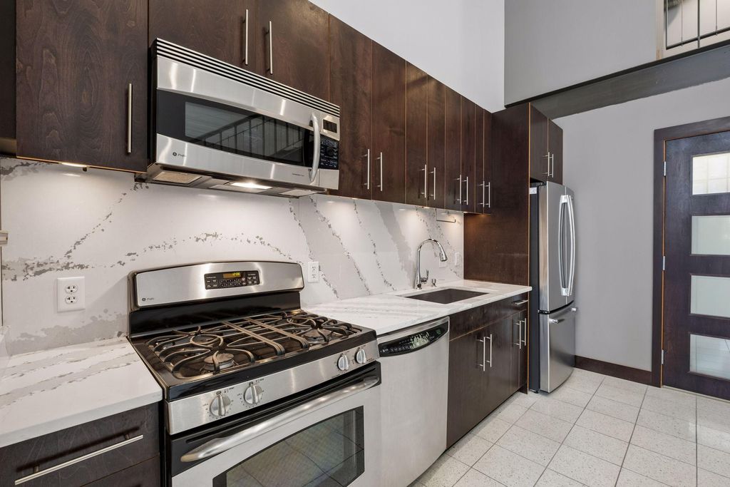 214 4th Street E 103, Saint Paul, MN 55101 — photo 4