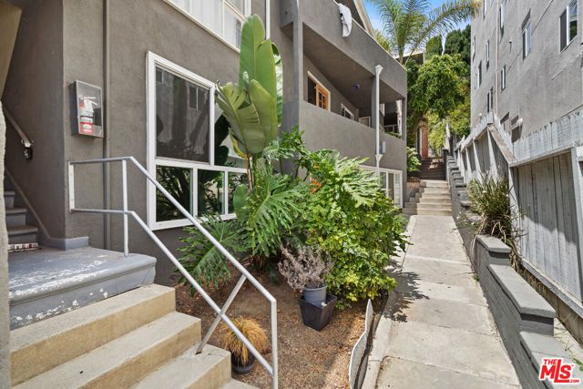 1635 S Beverly Glen Boulevard 7, Los Angeles, CA 90024