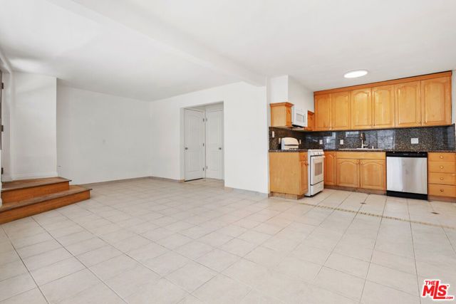 1635 S Beverly Glen Boulevard 7, Los Angeles, CA 90024