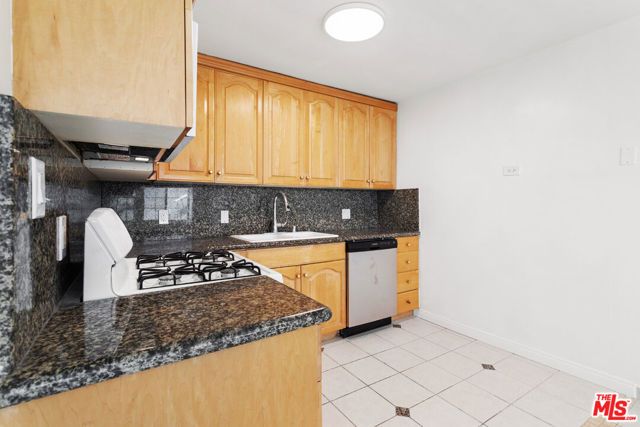 1635 S Beverly Glen Boulevard 7, Los Angeles, CA 90024