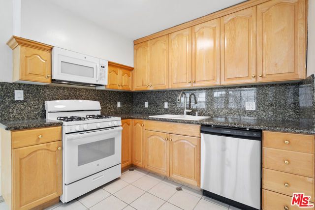 1635 S Beverly Glen Boulevard 7, Los Angeles, CA 90024