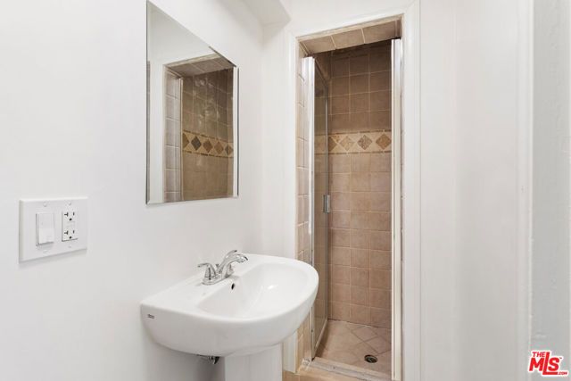 1635 S Beverly Glen Boulevard 7, Los Angeles, CA 90024