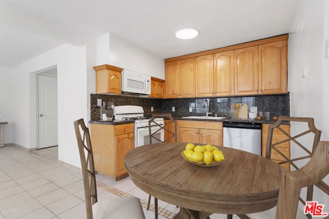 1635 S Beverly Glen Boulevard 7, Los Angeles, CA 90024