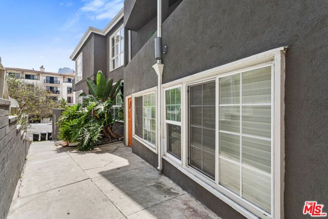 1635 S Beverly Glen Boulevard 7, Los Angeles, CA 90024