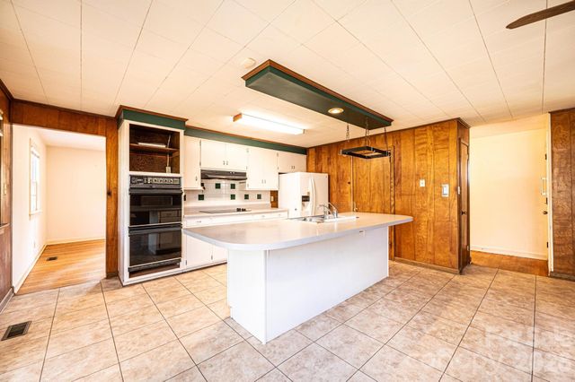 781 23rd Avenue NE, Hickory, NC 28601