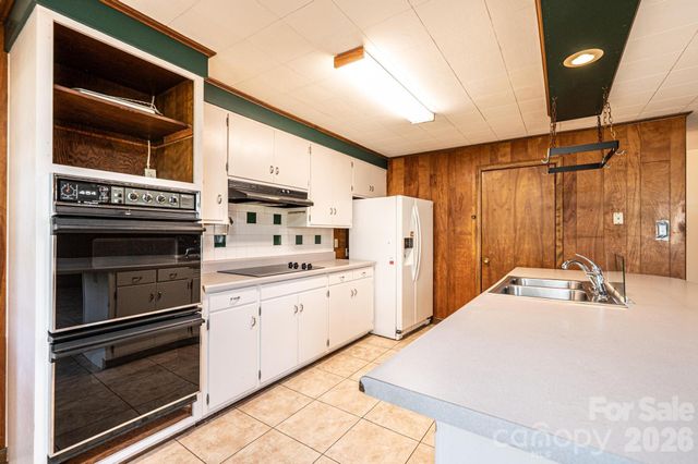 781 23rd Avenue NE, Hickory, NC 28601