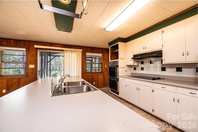 781 23rd Avenue NE, Hickory, NC 28601