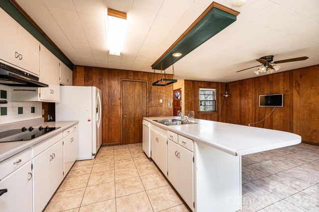 781 23rd Avenue NE, Hickory, NC 28601