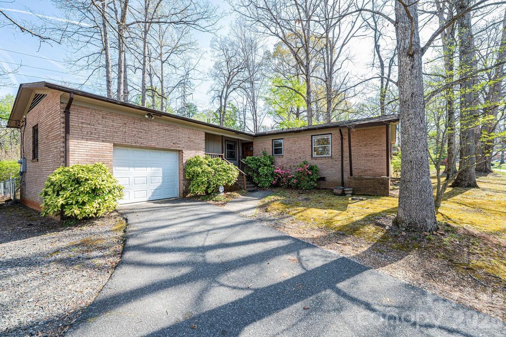 781 23rd Avenue NE, Hickory, NC 28601
