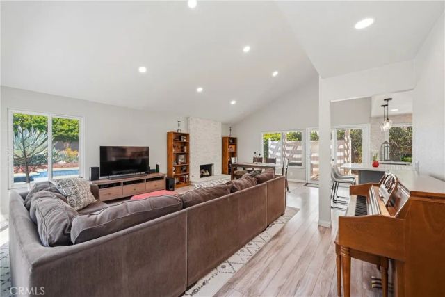 273 E Blue Mountain, Claremont, CA 91711