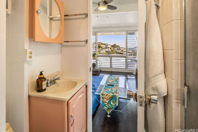 1834 St Louis Drive, Honolulu, HI 96816