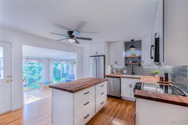 1481 Royal Springs Drive, St Louis, MO 63122