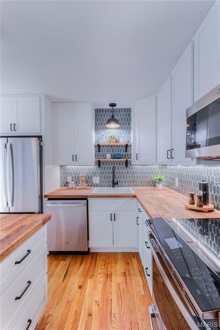 1481 Royal Springs Drive, St Louis, MO 63122