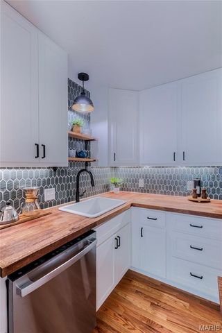 1481 Royal Springs Drive, St Louis, MO 63122
