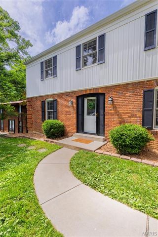 1481 Royal Springs Drive, St Louis, MO 63122