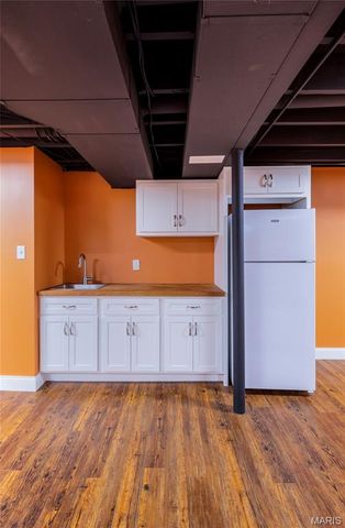 1481 Royal Springs Drive, St Louis, MO 63122