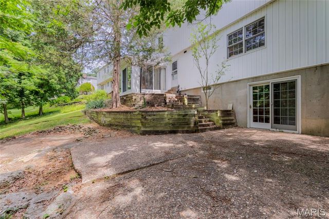 1481 Royal Springs Drive, St Louis, MO 63122