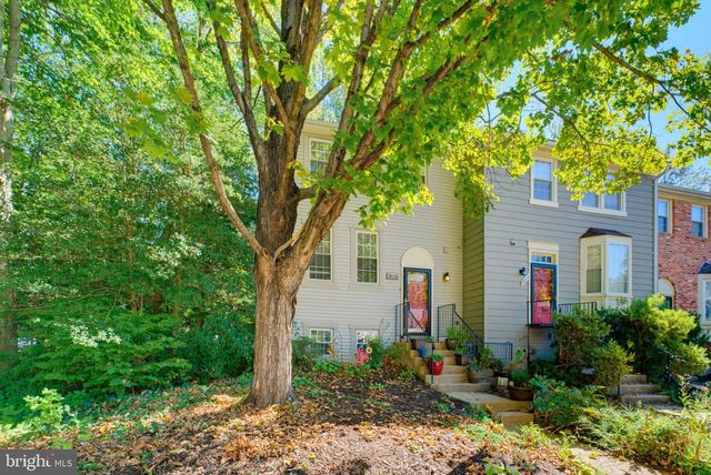 10116 CHESTNUT WOOD LN, Burke, VA 22015