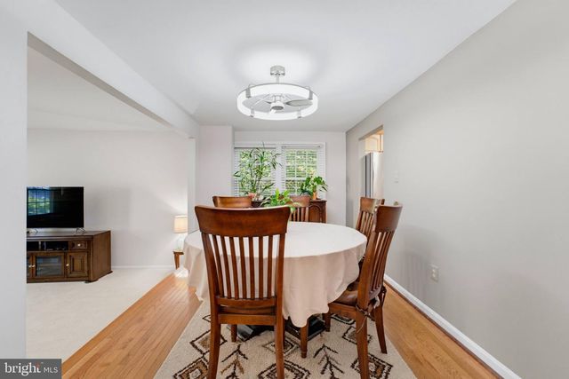 10116 CHESTNUT WOOD LN, Burke, VA 22015