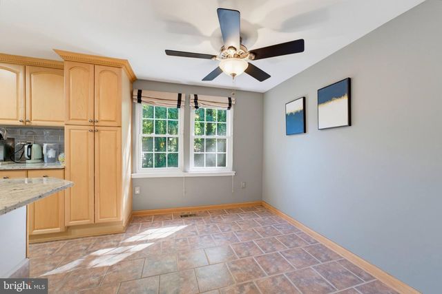 10116 CHESTNUT WOOD LN, Burke, VA 22015