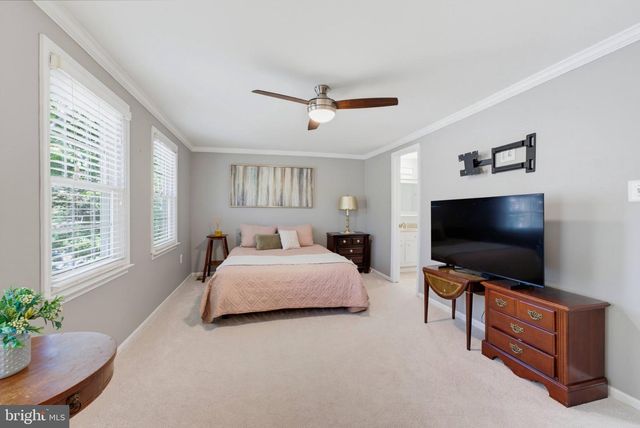 10116 CHESTNUT WOOD LN, Burke, VA 22015