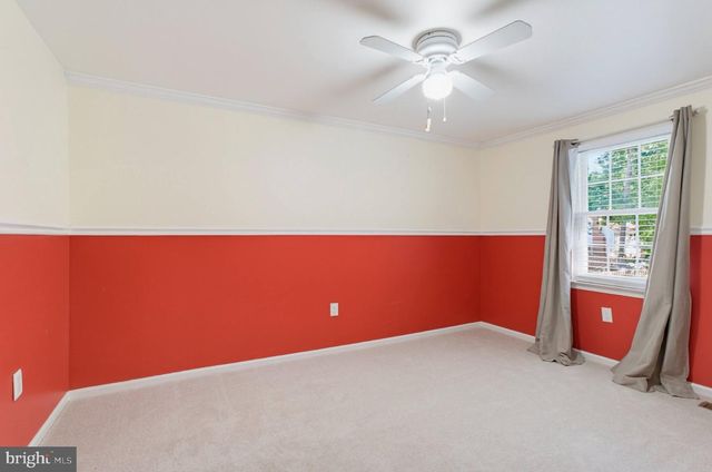 10116 CHESTNUT WOOD LN, Burke, VA 22015